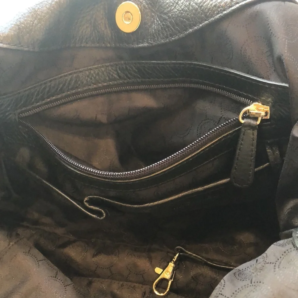 MICHAEL MICHAEL KORS BLACK PEBBLE LEATHER CHARM TASSEL HOBO SHOULDER BAG EUC
